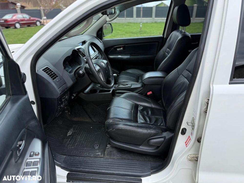 Toyota Hilux 4x4 Cabina Dubla Style+ Aut. - 6