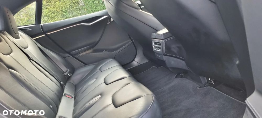 Tesla Model S - 38