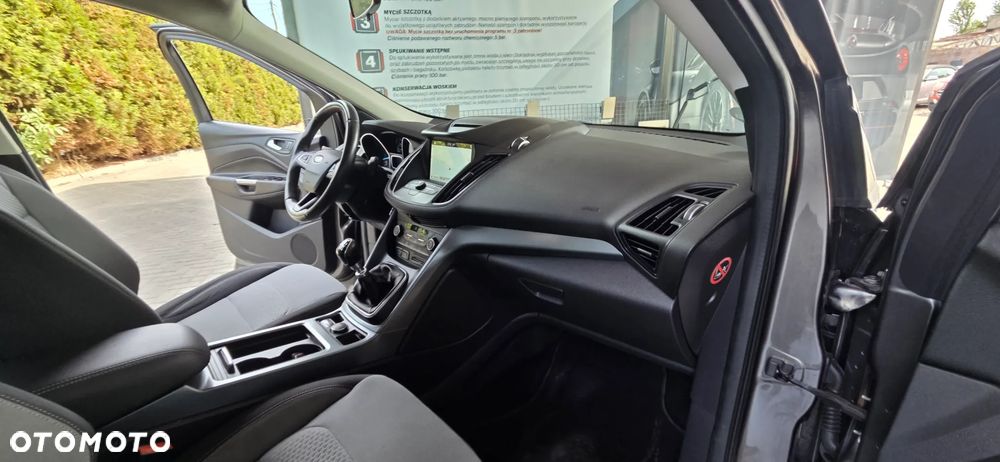 Ford Kuga 1.5 EcoBoost 2x4 Titanium - 35