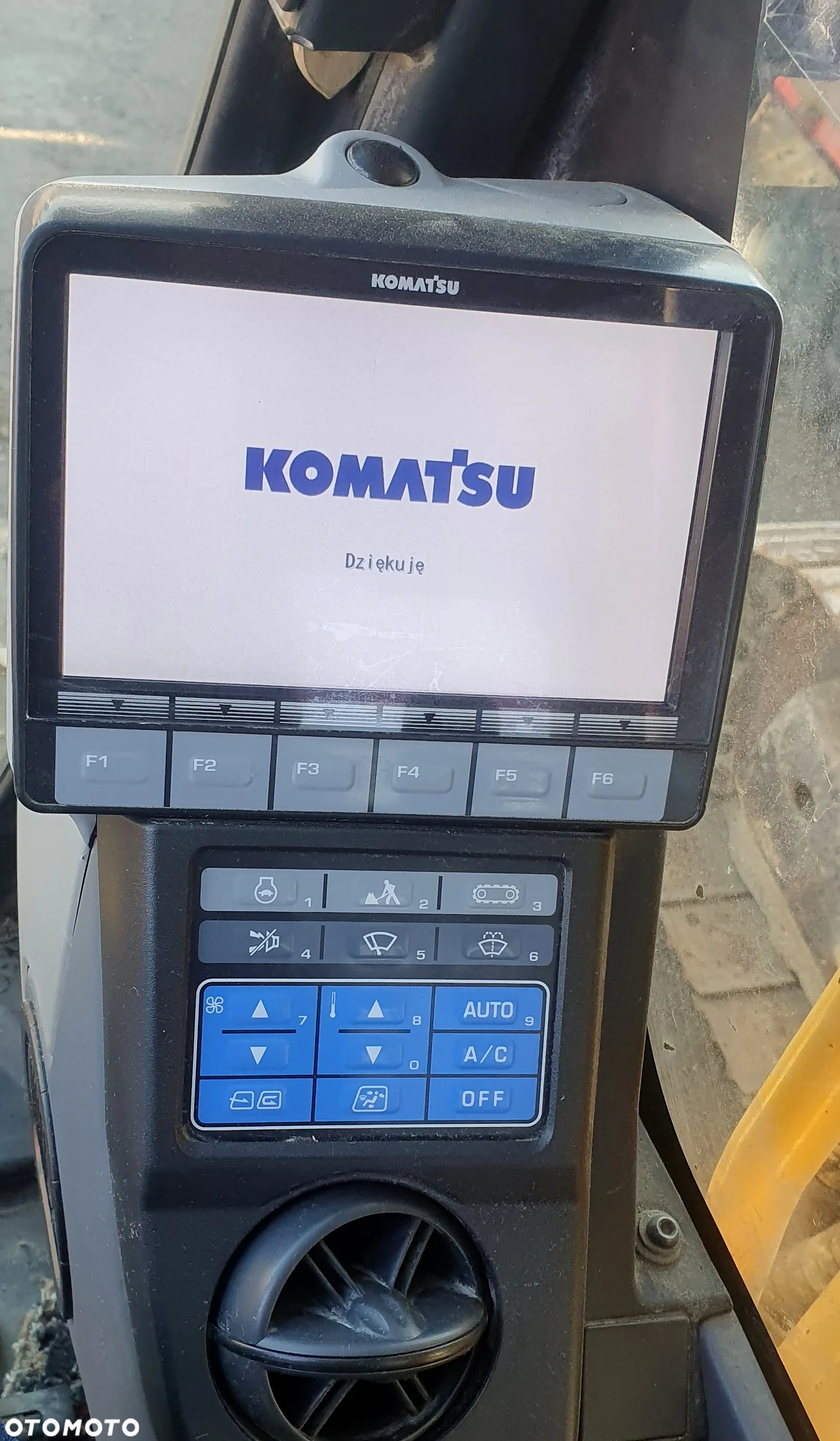 Komatsu PC240 NLC-10 - 8