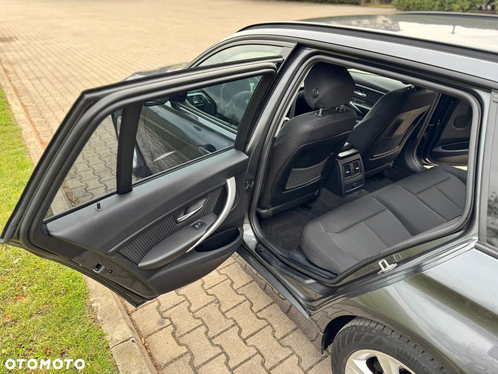 BMW Seria 3 320i Sport-Aut Sport Line - 15