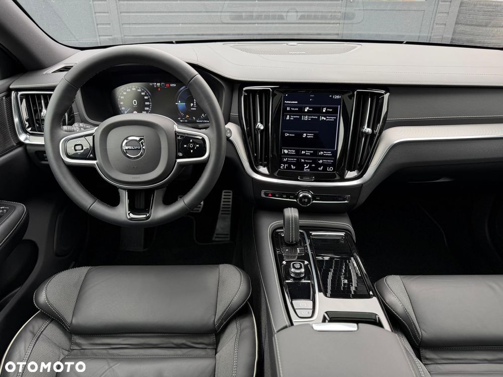 Volvo V60 T6 AWD Recharge Geartronic RDesign - 11