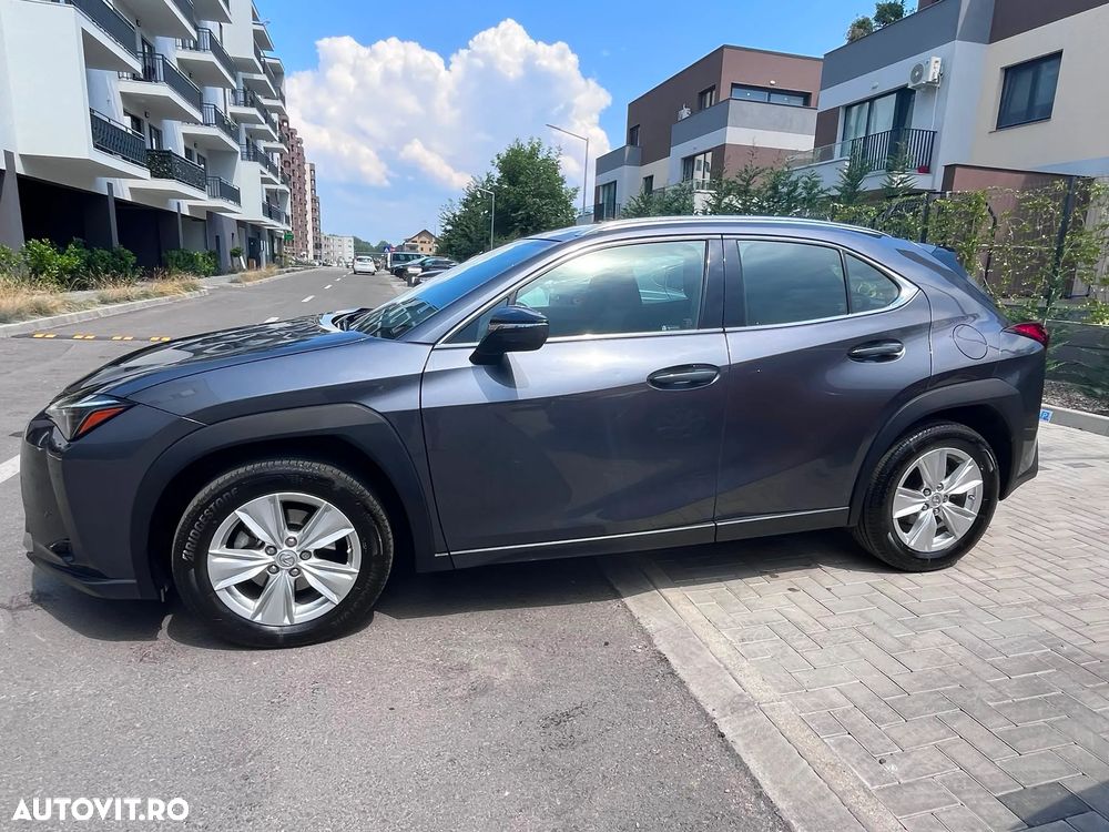 Lexus UX 250h FWD Executive - 6