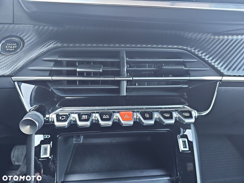 Peugeot 2008 50kWh Allure - 29