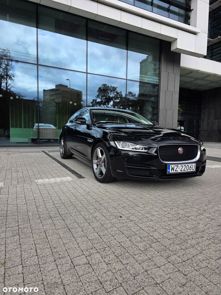 Jaguar XE 2.0 D Prestige - 3