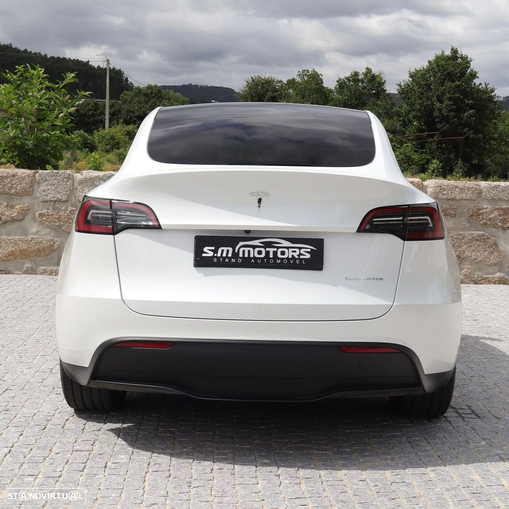 Tesla Model Y Long Range Dual Motor AWD - 8