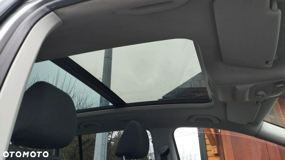 Volkswagen Touran 1.6 TDI DPF BlueMotion Technology STYLE - 11