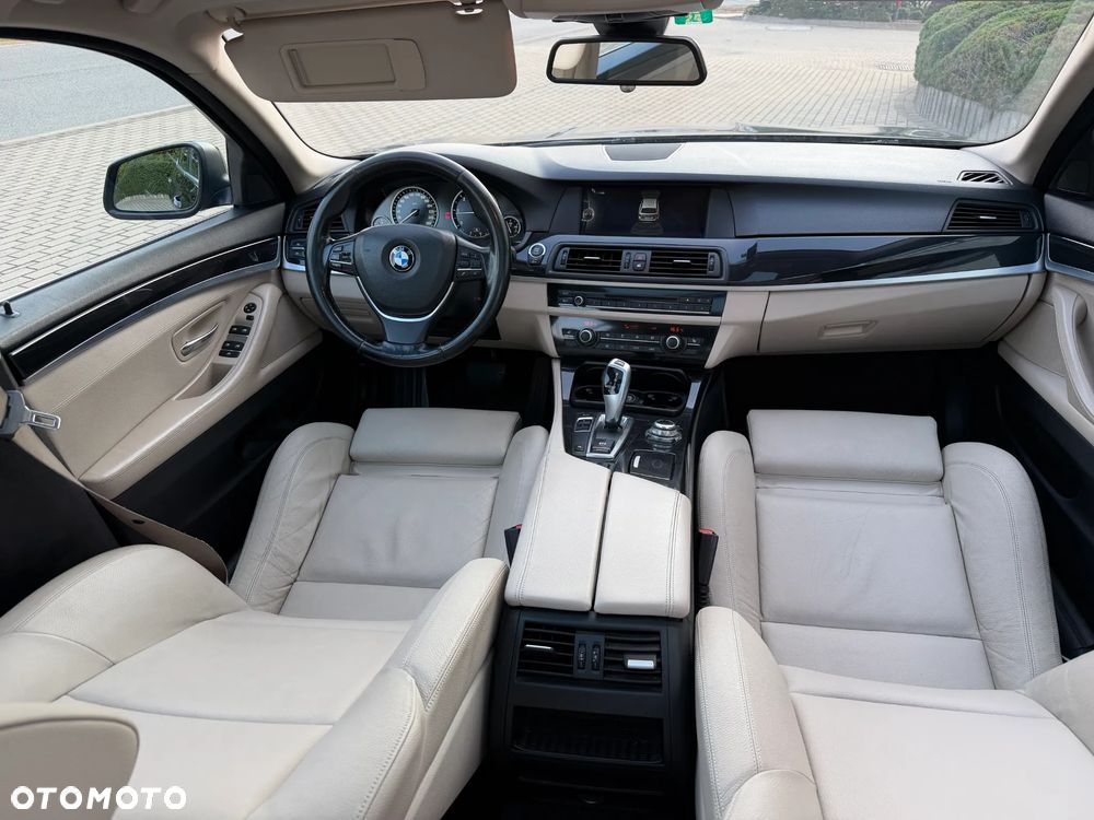 BMW Seria 5 525d Sport-Aut Luxury Line - 7