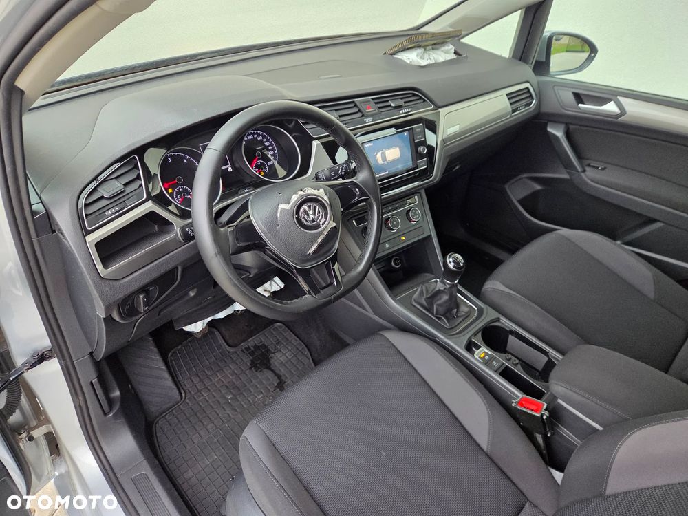 Volkswagen Touran - 7