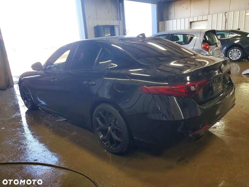 Alfa Romeo Giulia 2.0 Turbo 16V AT8-Q4 Ti - 3