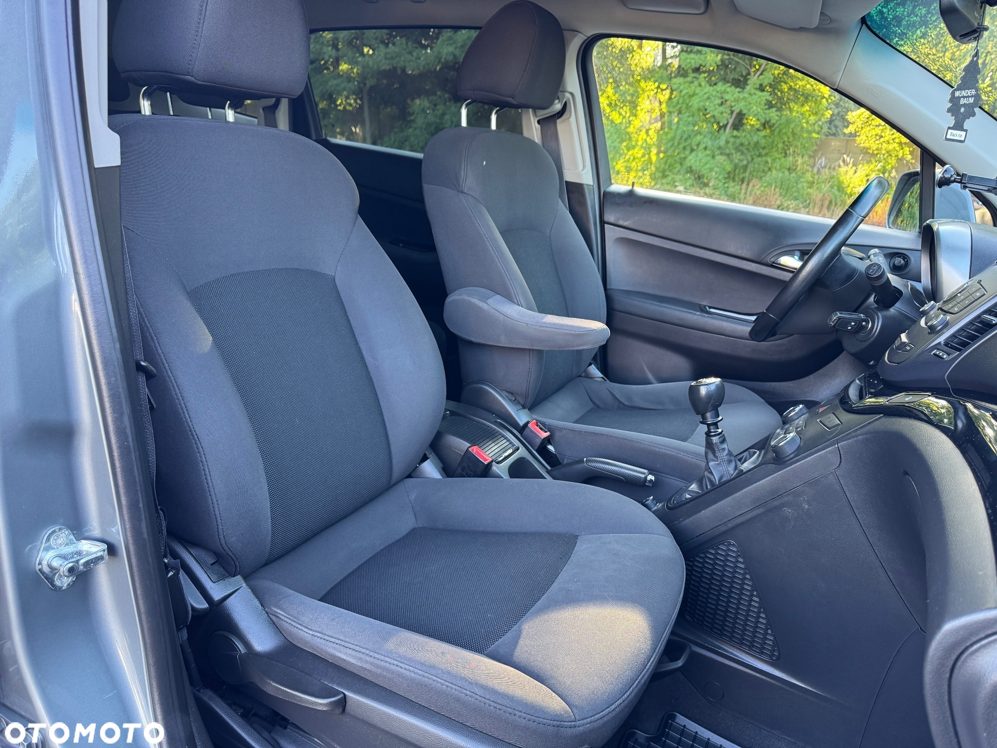 Chevrolet Orlando - 32