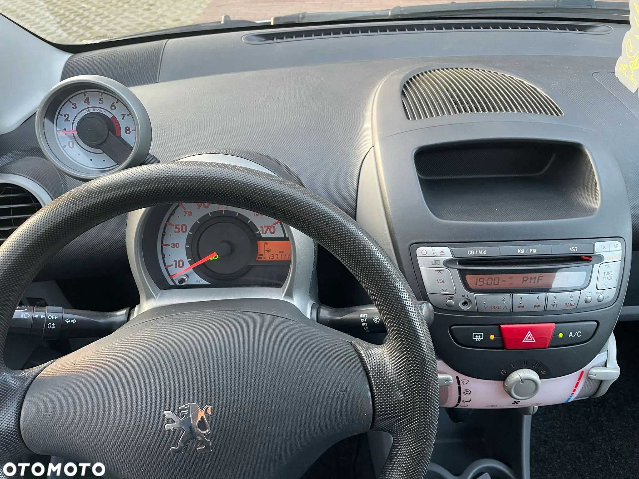 Peugeot 107 1.0 Trendy - 9