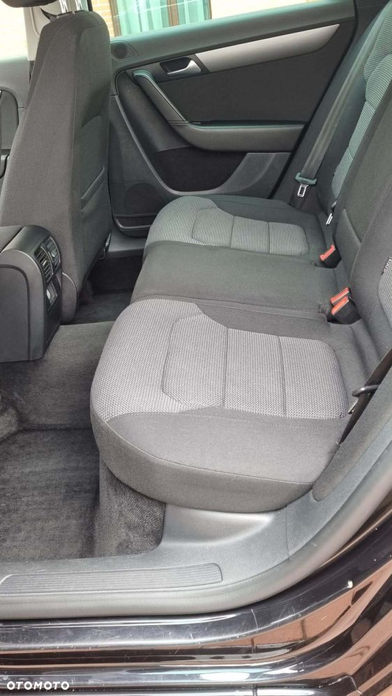 Volkswagen Passat 1.6 TDI BlueMotion Technology Comfortline - 11