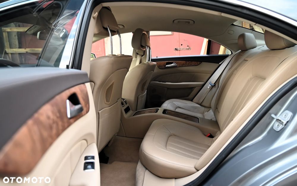 Mercedes-Benz CLS - 32