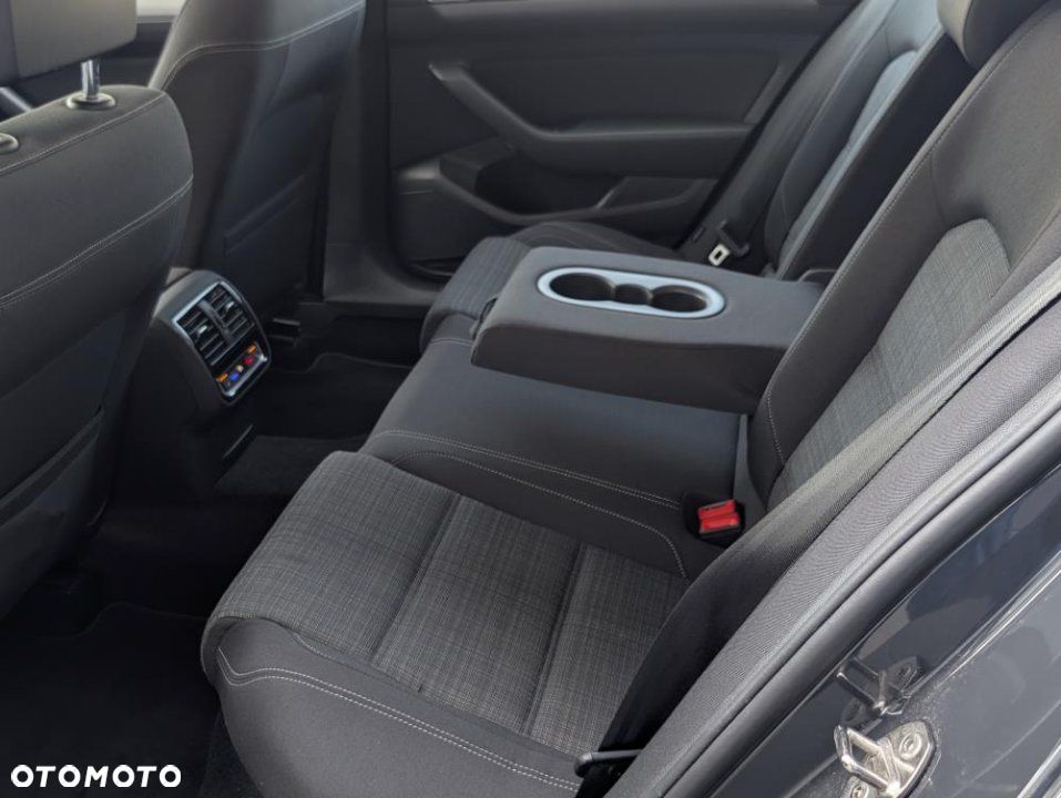 Volkswagen Passat - 34