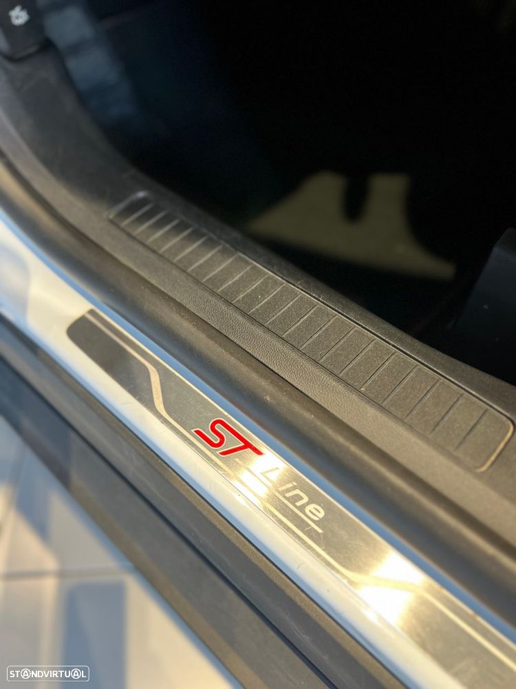 Ford Kuga 1.5 EcoBoost ST-Line - 36