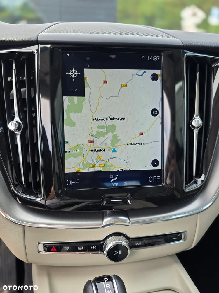 Volvo XC 60 T4 Momentum Pro - 12