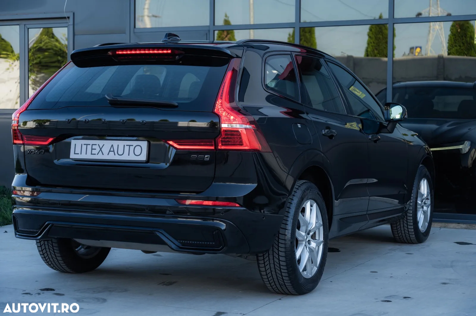 Volvo XC 60 B5 B AWD Plus Black Edition - 8