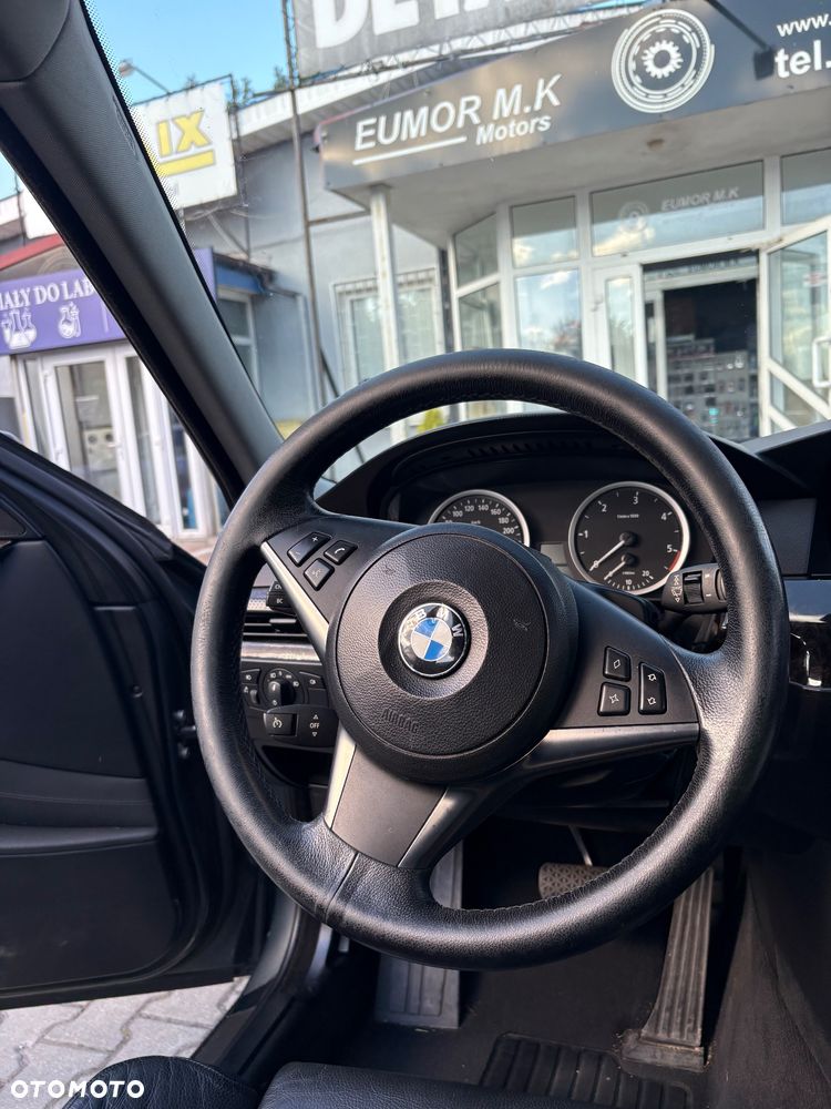 BMW Seria 5 525d - 23