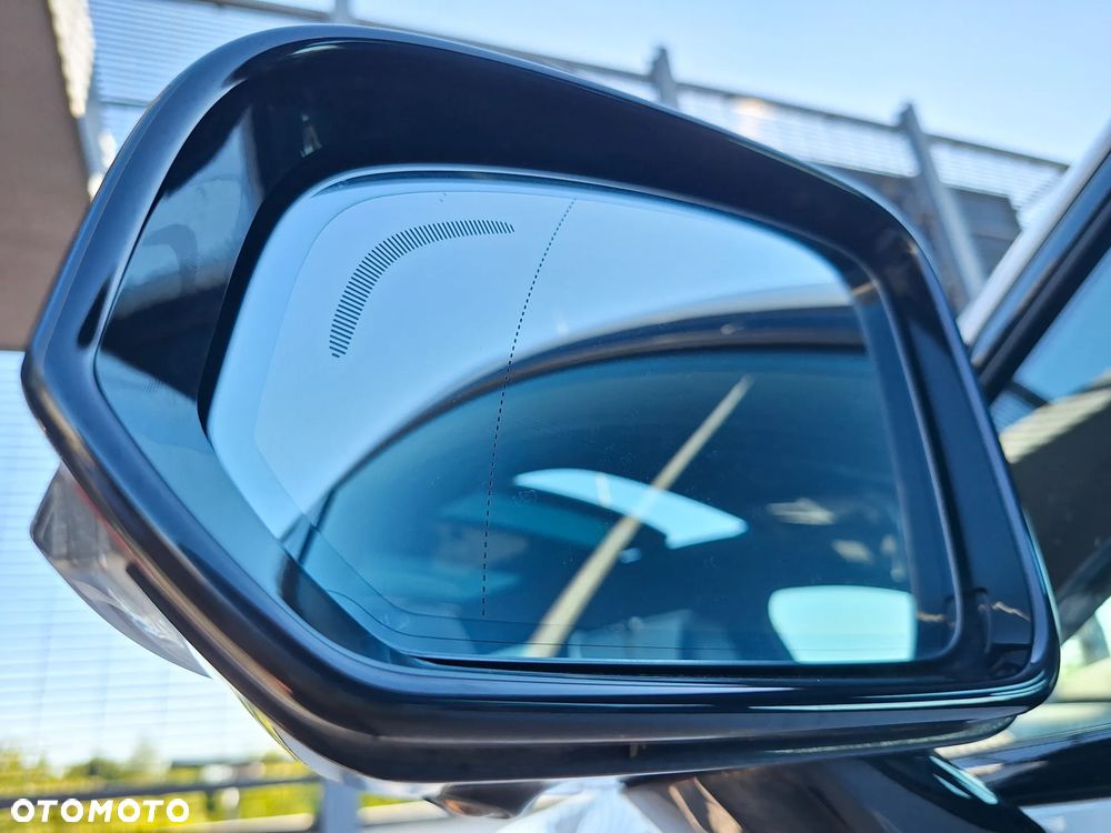 Volvo V90 T8 AWD Plug-In Hybrid R-Design - 17