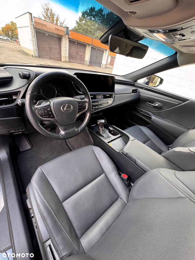 Lexus ES 300h Business Edition - 12