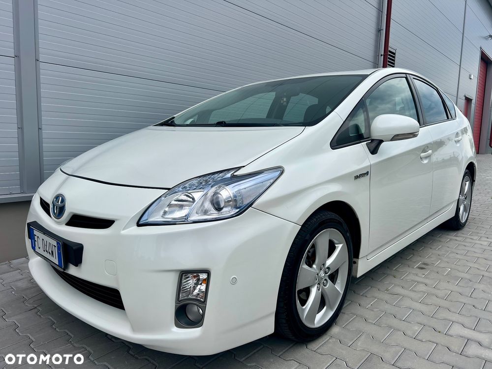 Toyota Prius (Hybrid) Executive - 2