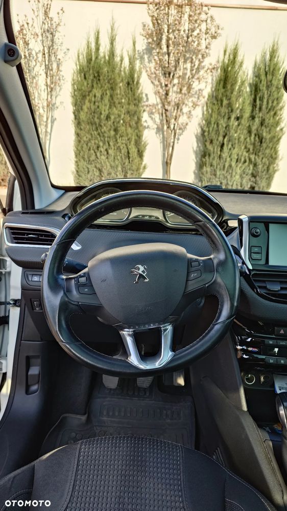 Peugeot 208 1.2 PureTech Allure - 10