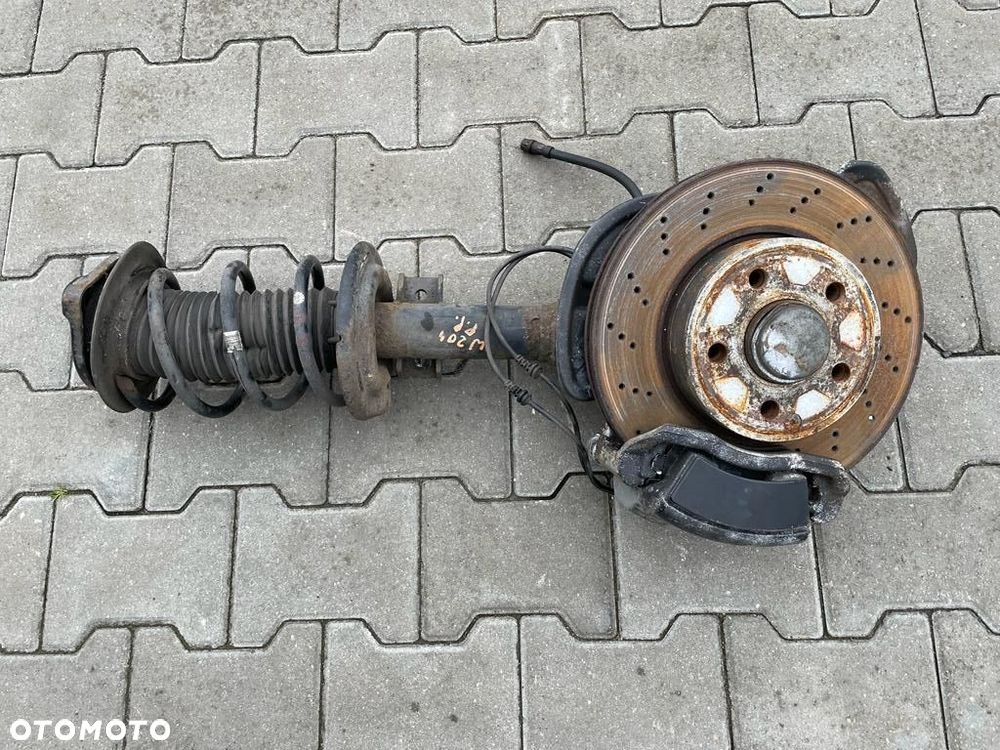 MERCEDES C W204 2.2 LIFT MCPHERSON PRZÓD PRAWY AMG - 1