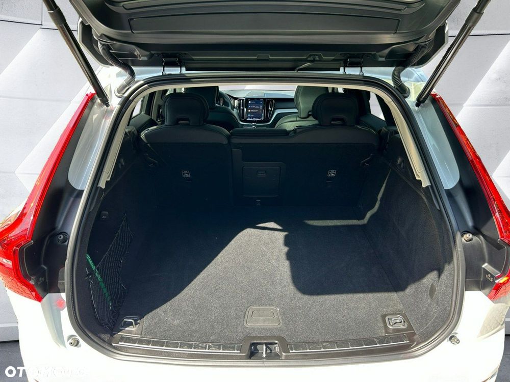 Volvo XC 60 B4 B Plus Dark - 13