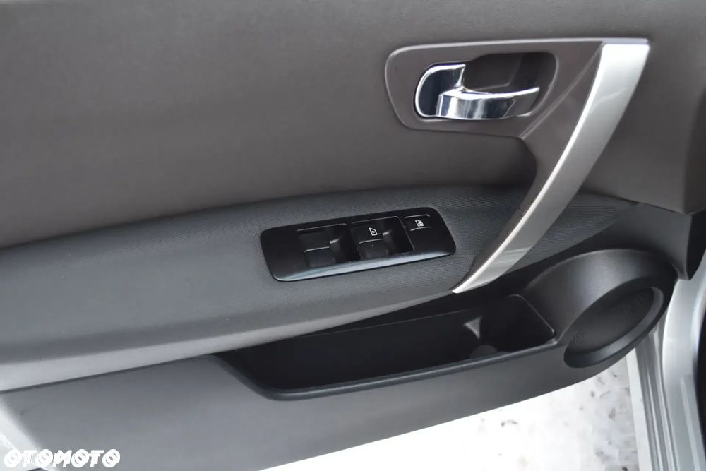 Nissan Qashqai 2.0 dCi 4 x 4 DPF acenta - 8