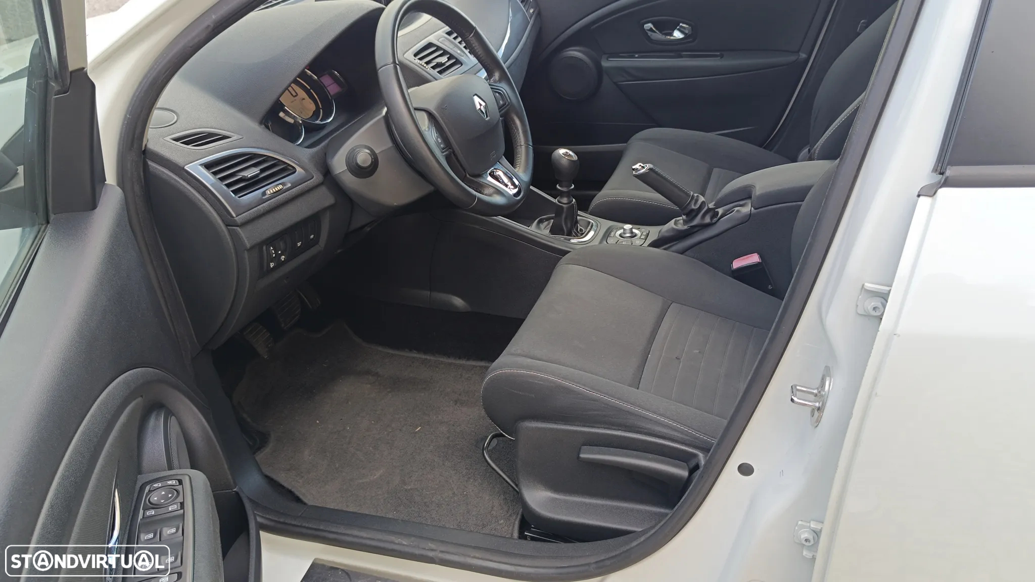 Renault Mégane Sport Tourer 1.5 dCi Limited SS - 6