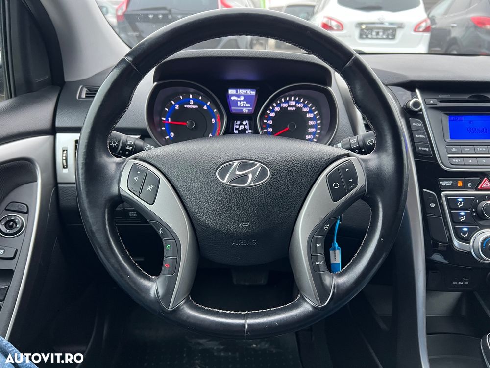 Hyundai i30 1.6 CRDI Automatik Trend - 14