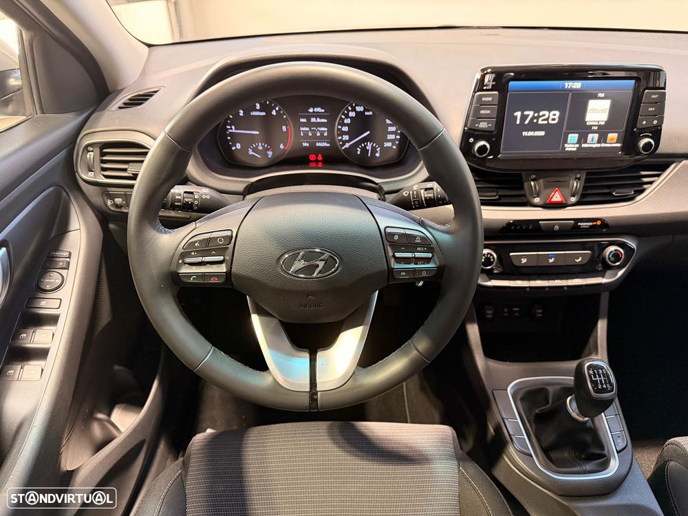 Hyundai i30 1.6 CRDI Comfort+Navi - 9