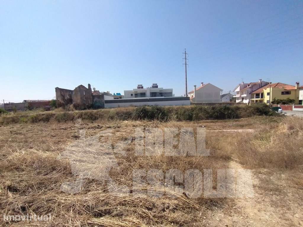 Terreno de 22.000 m2 -
 Foros de Amora 2.000.000.00€.. - Grande imagem: 4/10