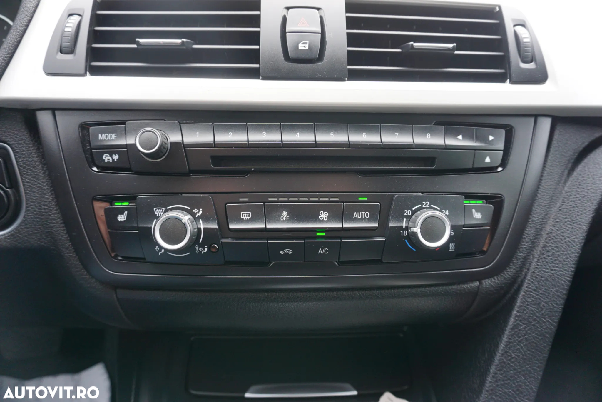 BMW Seria 3 320d Touring xDrive Aut. - 26