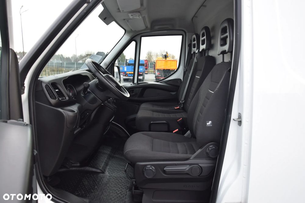 Iveco DAILY MAXI 35S14 / 2.3 - 140 KM / AUTOMAT HI-MATIC / NOWY MODEL / 3 OSOBY / DOSTAWCZE / BLASZAK / KAMERA COFANIA / TEMPOMAT / KLIMA / 2022 / SERWISOWANY / SPROWADZONY Z NIEMIEC - 27