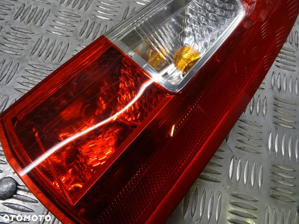 VOLVO XC70 01-07 2.5T 210KM  LAMPA TYŁ TYLNA PRAWA LEWA - 13