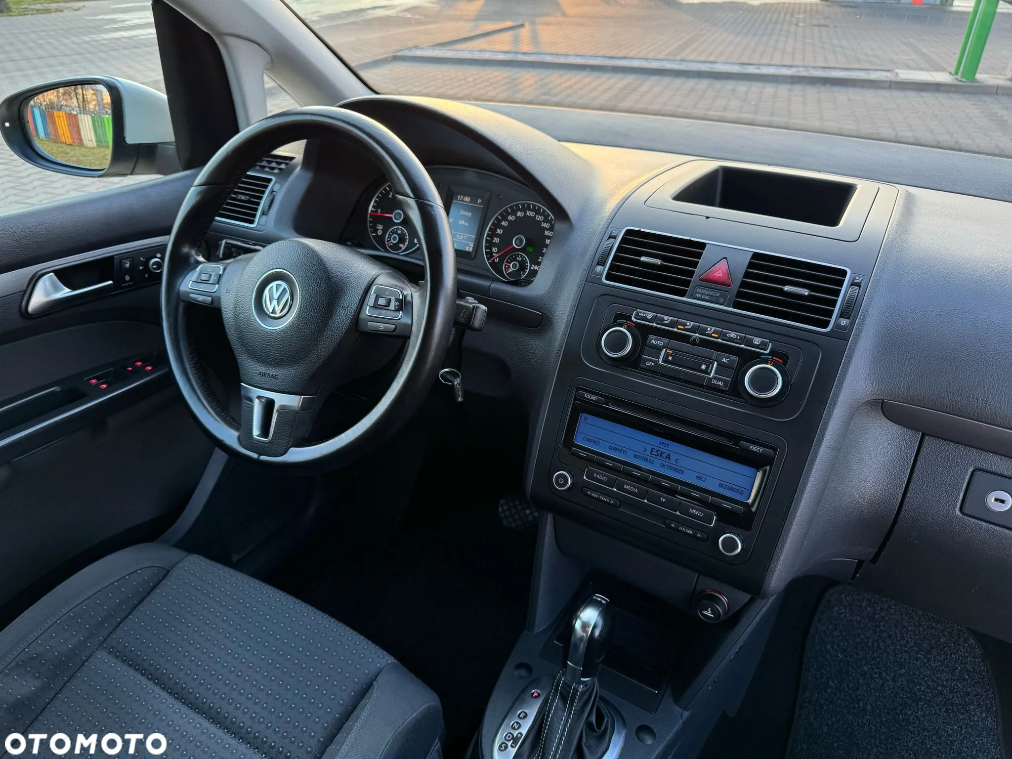 Volkswagen Touran - 25