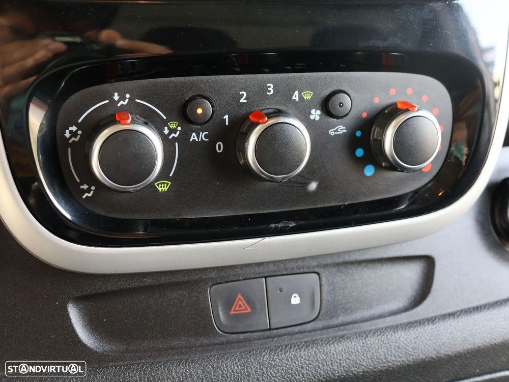 Renault Trafic 2.0 dCi L1H1 1.0T - 54