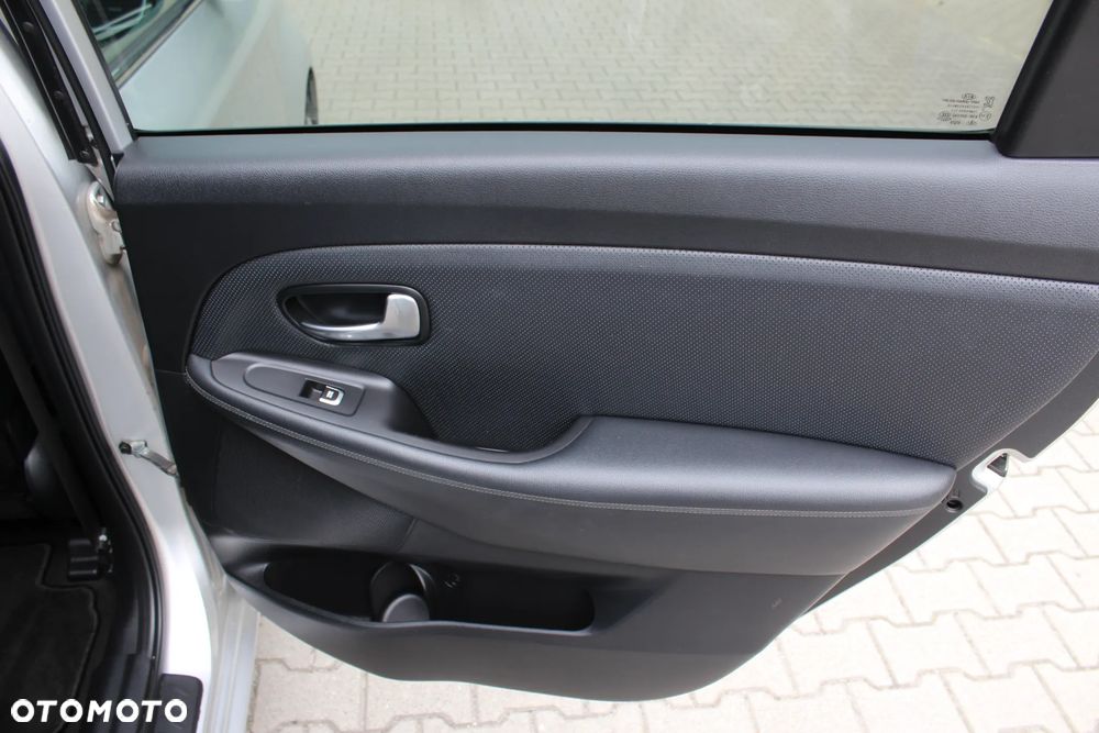 Kia Carens 1.7 CRDi 115 Dream-Team Edition - 28