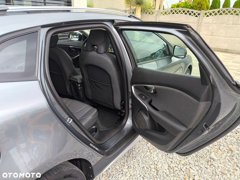 Volvo V40 D3 Momentum - 25