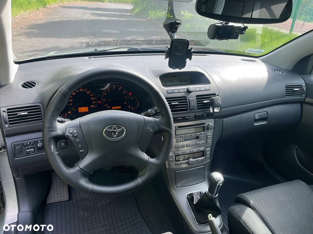 Toyota Avensis 1.8 VVT-i Sol - 19