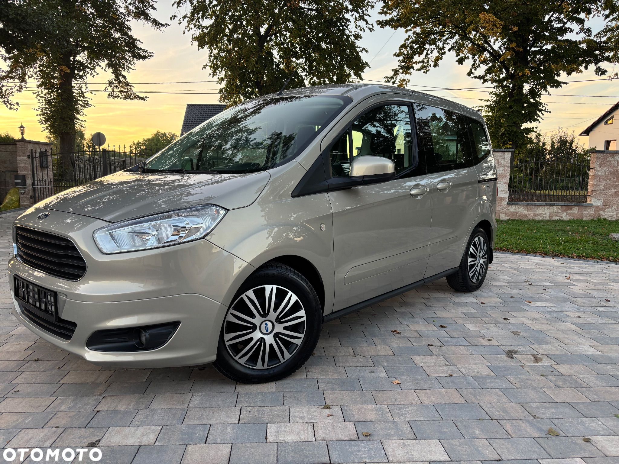 Ford Tourneo Courier 1.0 EcoBoost Titanium - 1