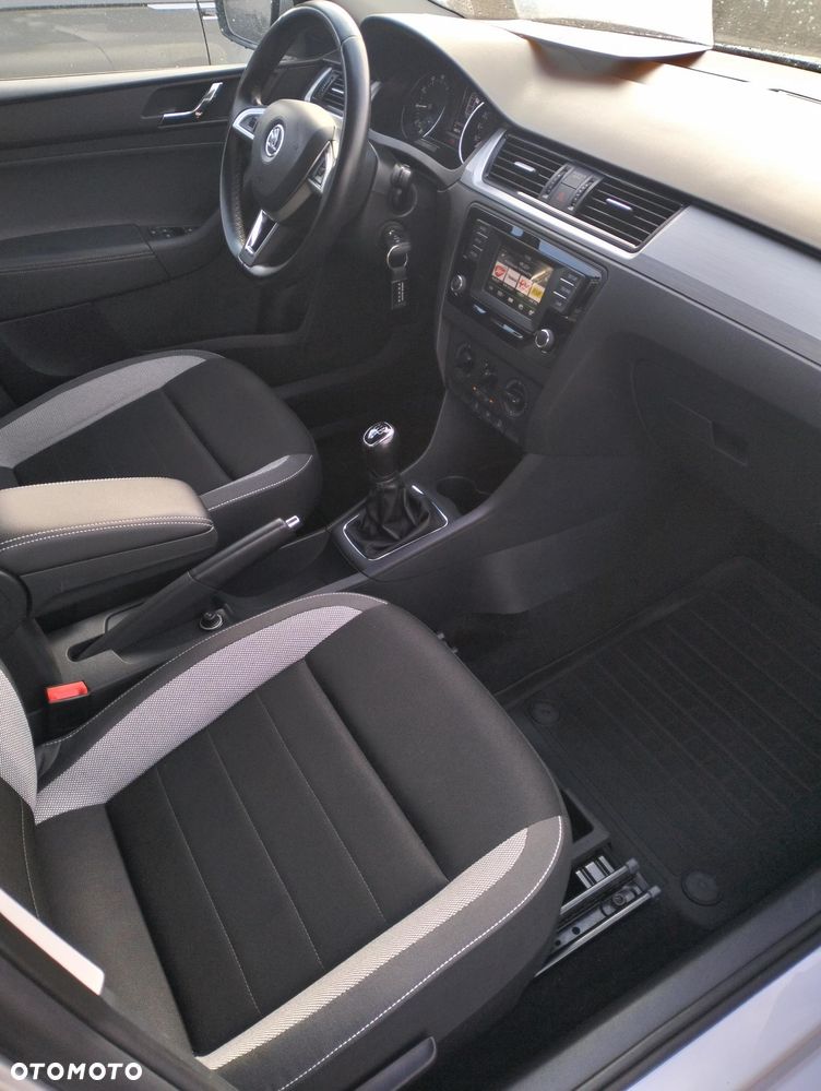 Skoda RAPID 1.2 TSI Ambition - 17