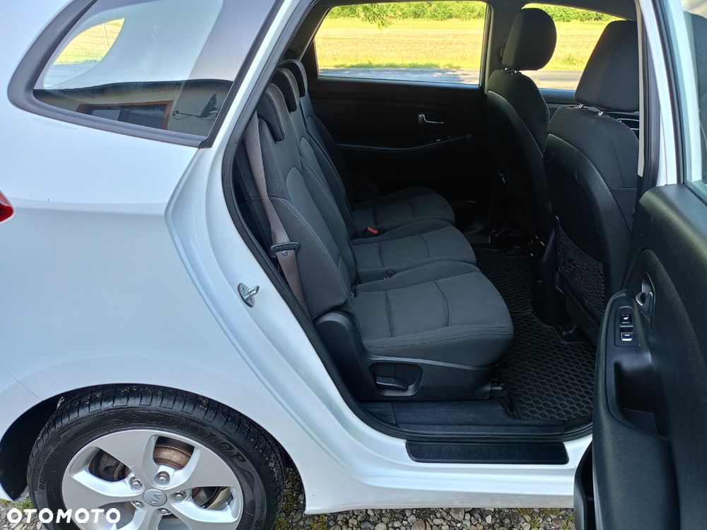 Kia Carens - 13