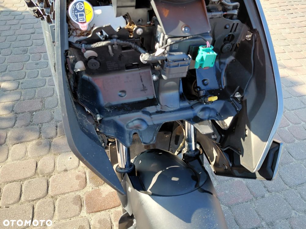 BMW CE 04 - 11