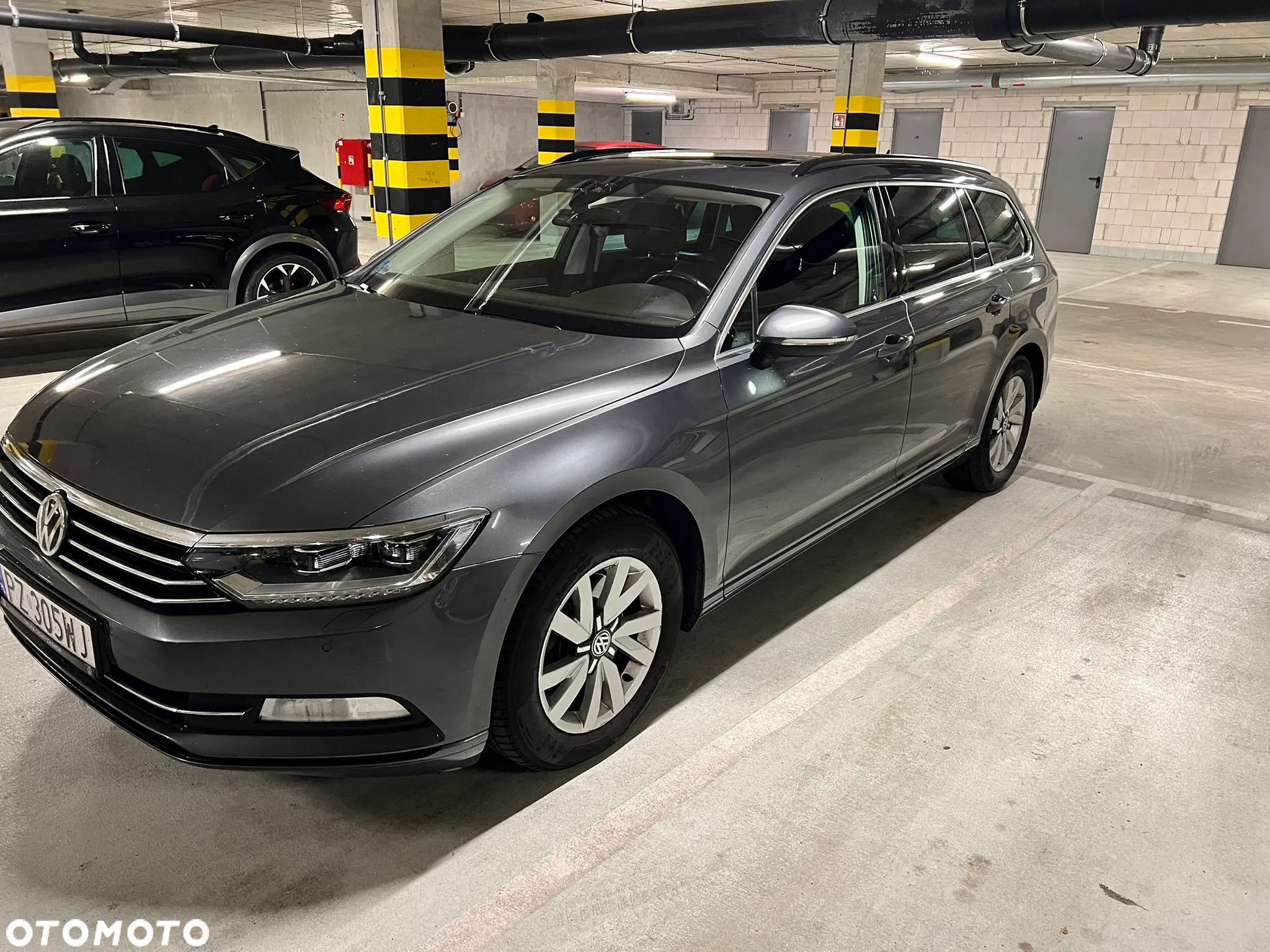 Volkswagen Passat Variant 1.6 TDI SCR DSG Trendline - 28