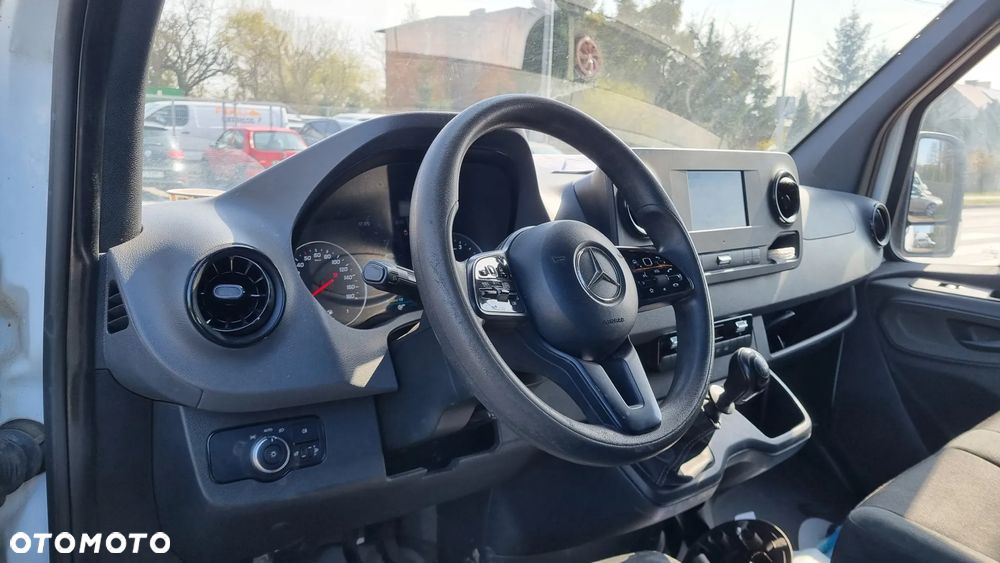 Mercedes-Benz Sprinter - 24
