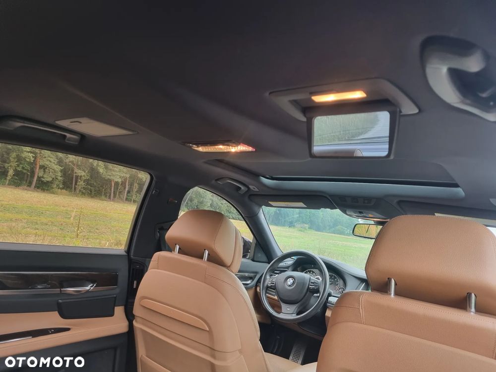 BMW Seria 7 740Li - 34