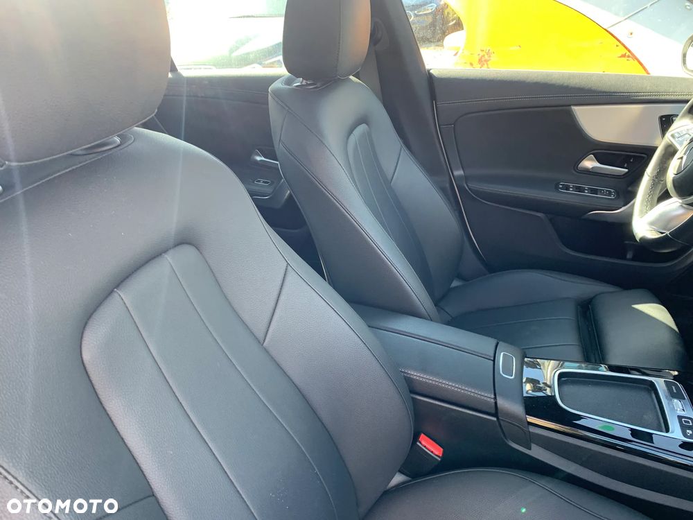 Mercedes-Benz CLA 250 4Matic 7G-DCT - 15